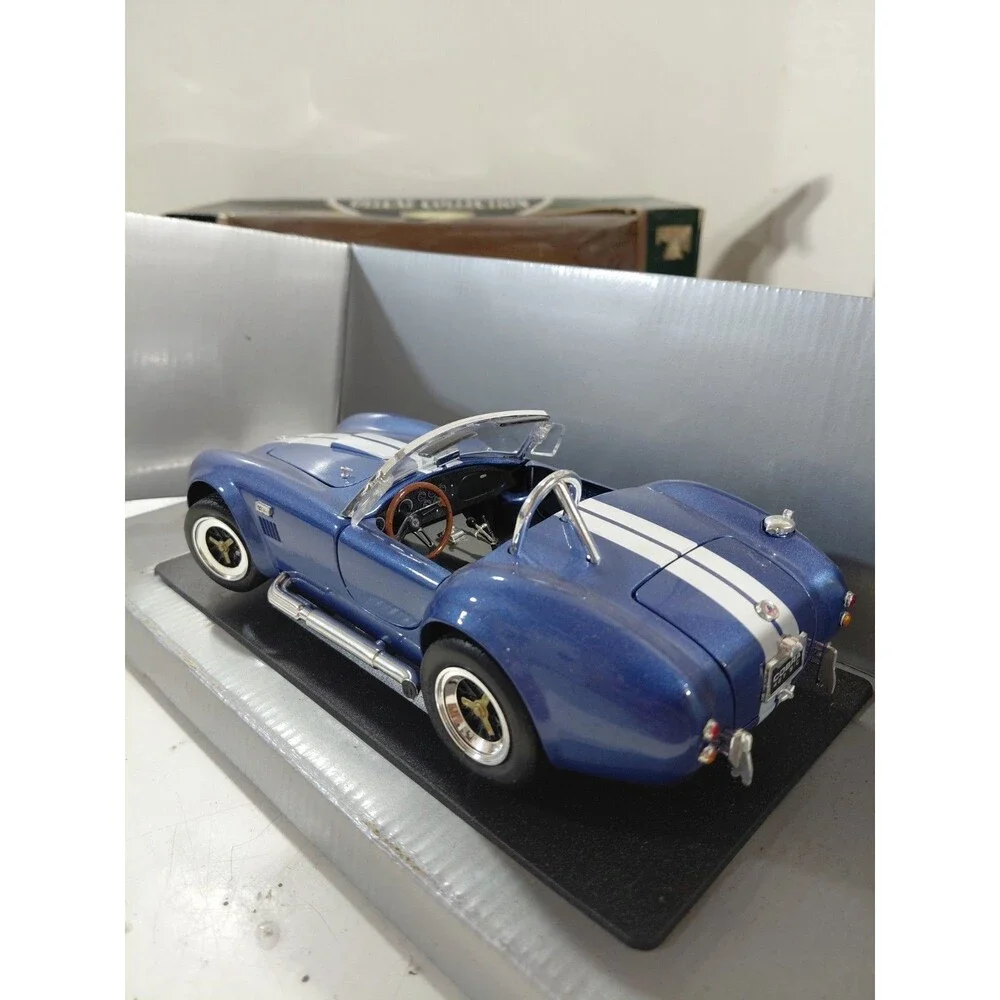Road Signature 1:18 Diecast 1964 Shelby Cobra 427 S/C Convertible w/box